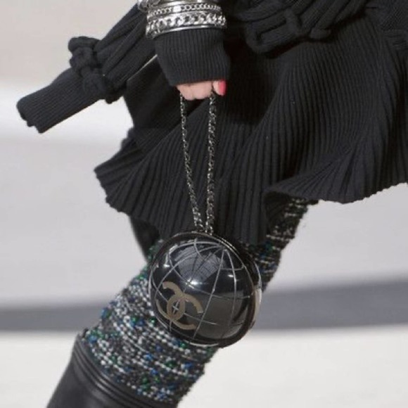 Chanel Globe Bag CHANEL Runway FALL 2013 - Picture 2 of 12